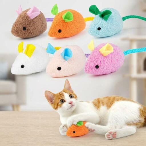 Conjunto de seis ratinhos de pelúcia macia e colorida com catnip, ideais para gatos.