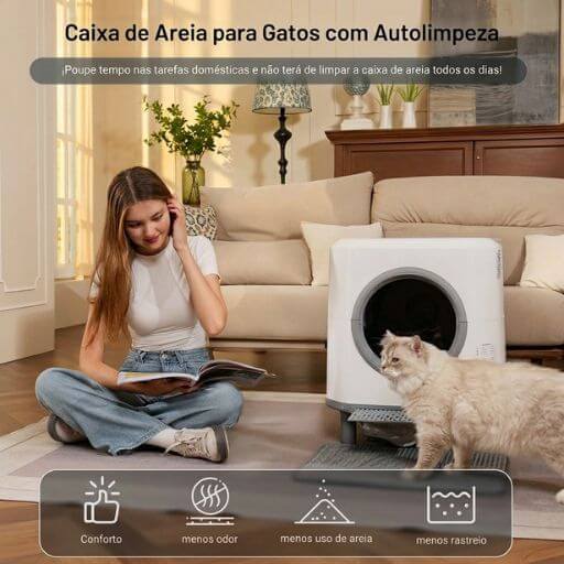 A Melhor Caixa de Areia Automática Para Gatos: Revolucionando a Higiene no Apartamento 3 Mulher lendo um livro tranquilamente no tapete da sala enquanto o seu gato observa a caixa de areia com autolimpeza, poupando tempo nas tarefas domésticas.